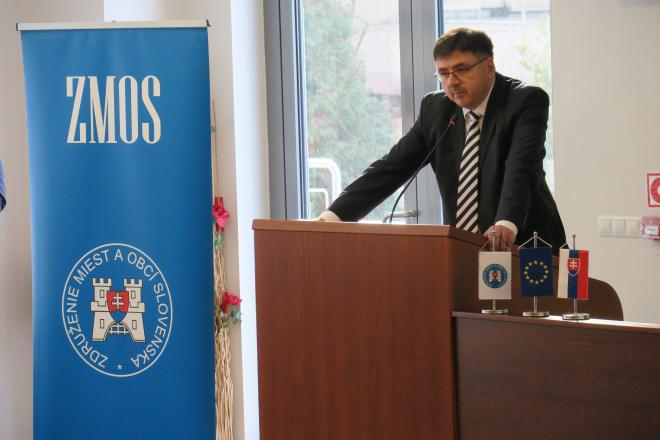 Komora miest odobrila protestnú iniciatívu samospráv  
