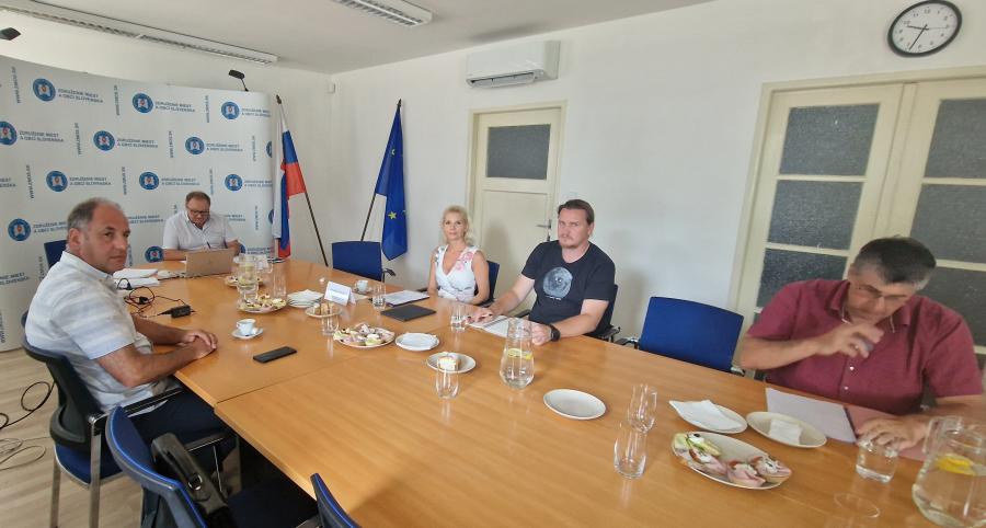 Zasadala Sekcia životného prostredia Rady ZMOS pod vedením starostu  Dolného Baru Oskára Bereczka